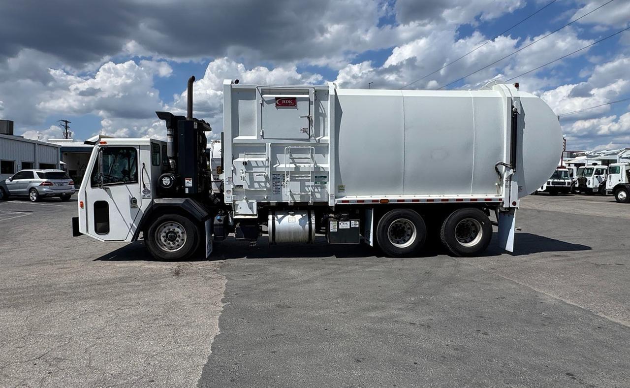 2024 Battle Motors LET 2 31 yd Pac Tech Side Loader Garbage Truck Tampa FL
