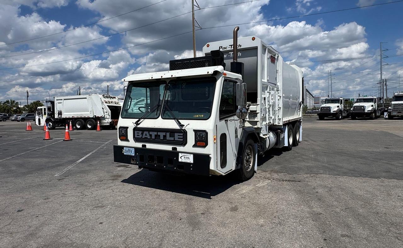 2024 Battle Motors LET 2 31 yd Pac Tech Side Loader Garbage Truck