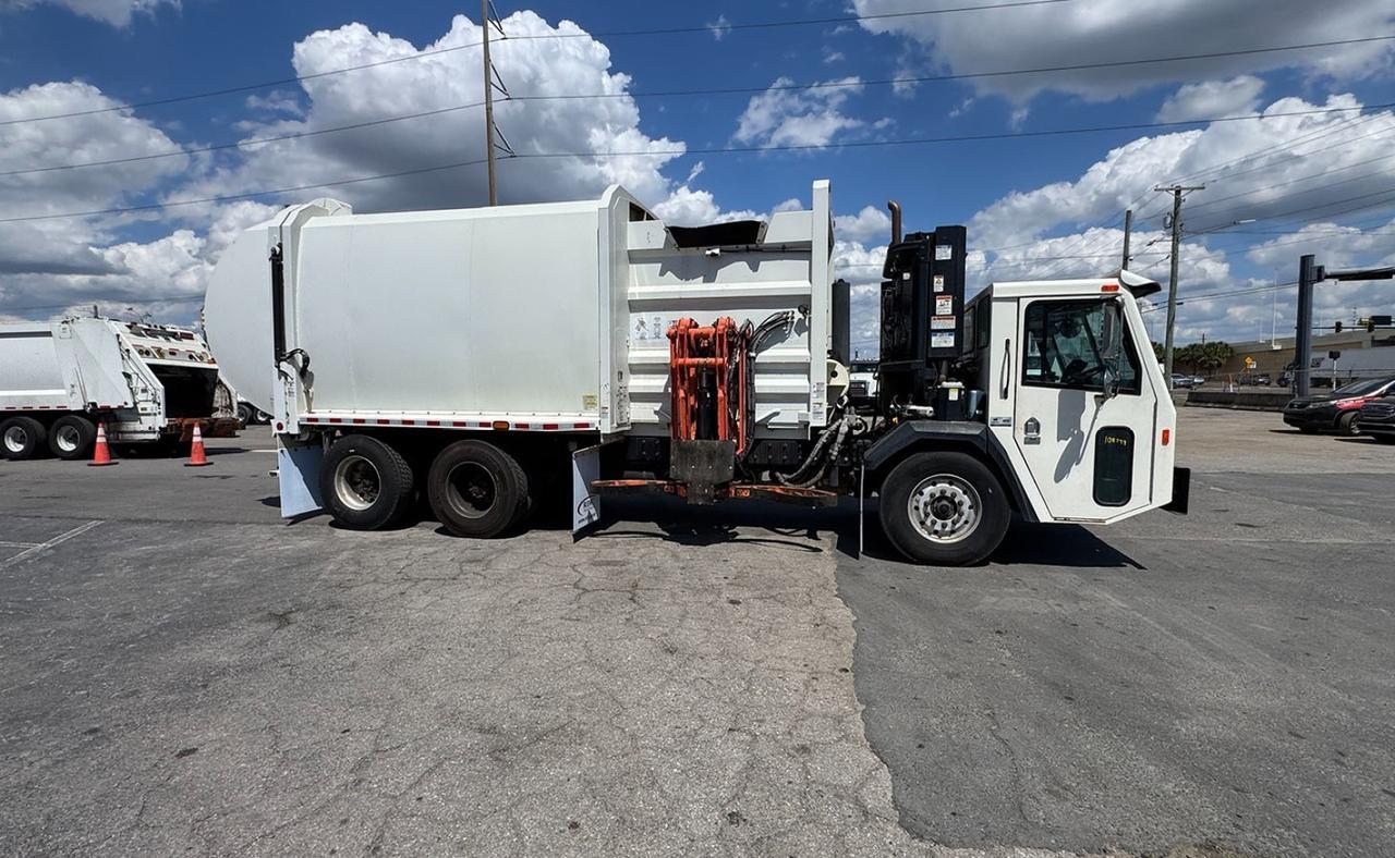 2024 Battle Motors LET 2 31 yd Pac Tech Side Loader Garbage Truck Tampa FL