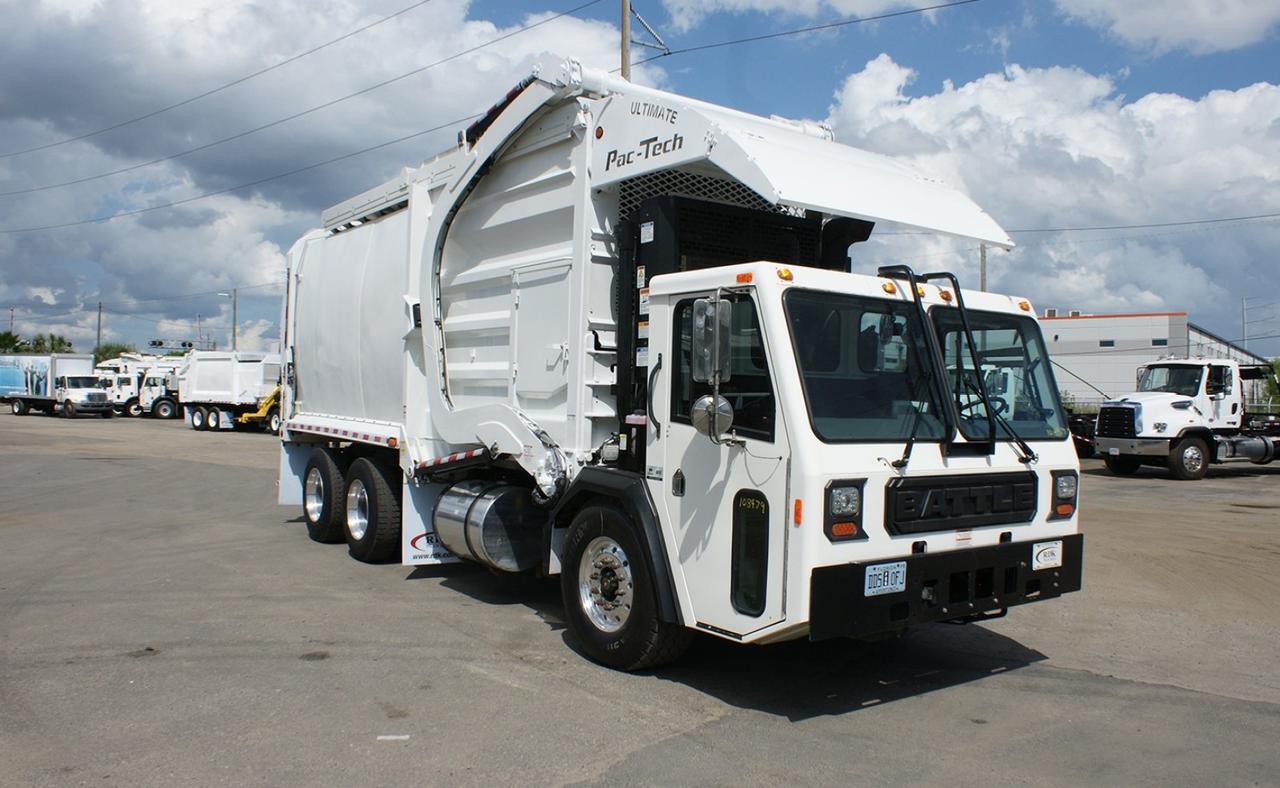 2024 Battle Motors LET 2 40 Yard Pac Tech Ultimate Front Loader Garbage Truck