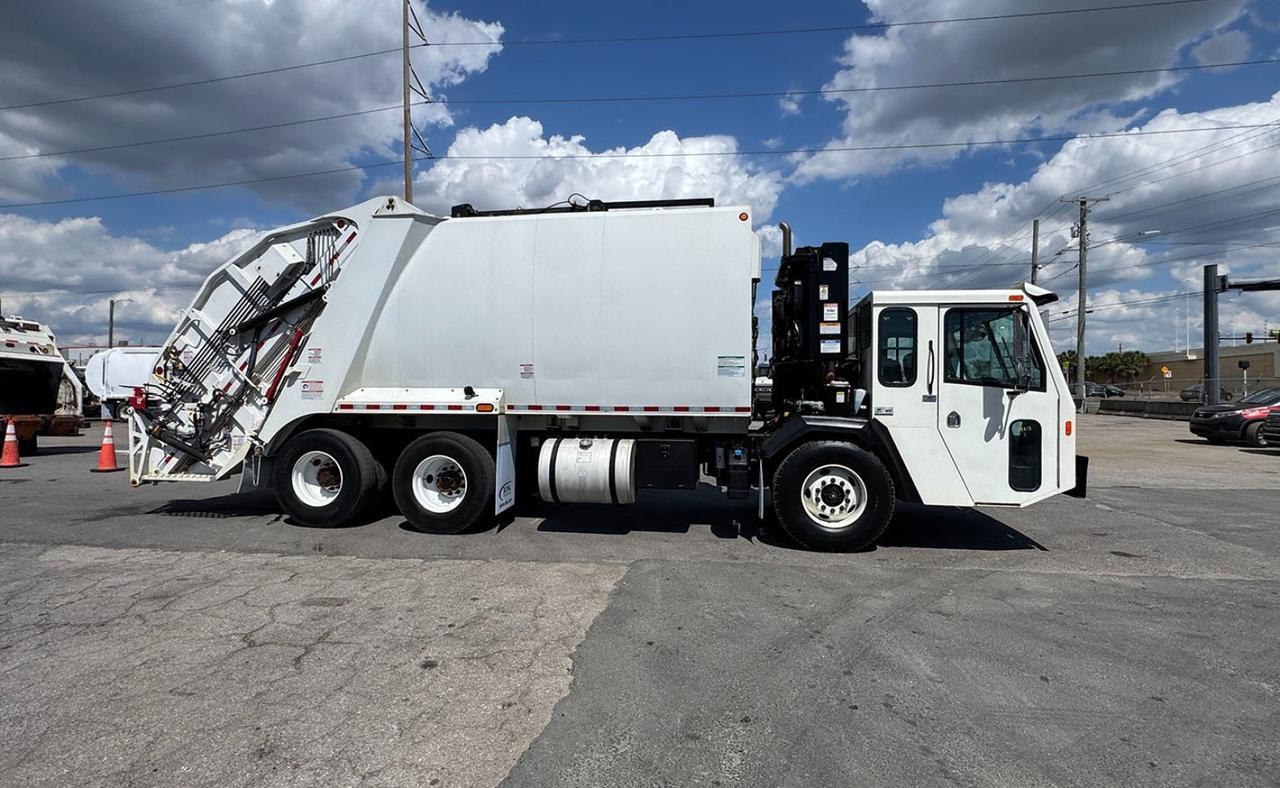 2024 Battle Motors LET2 25 yd Pac Tech Rear Loader Garbage Truck
