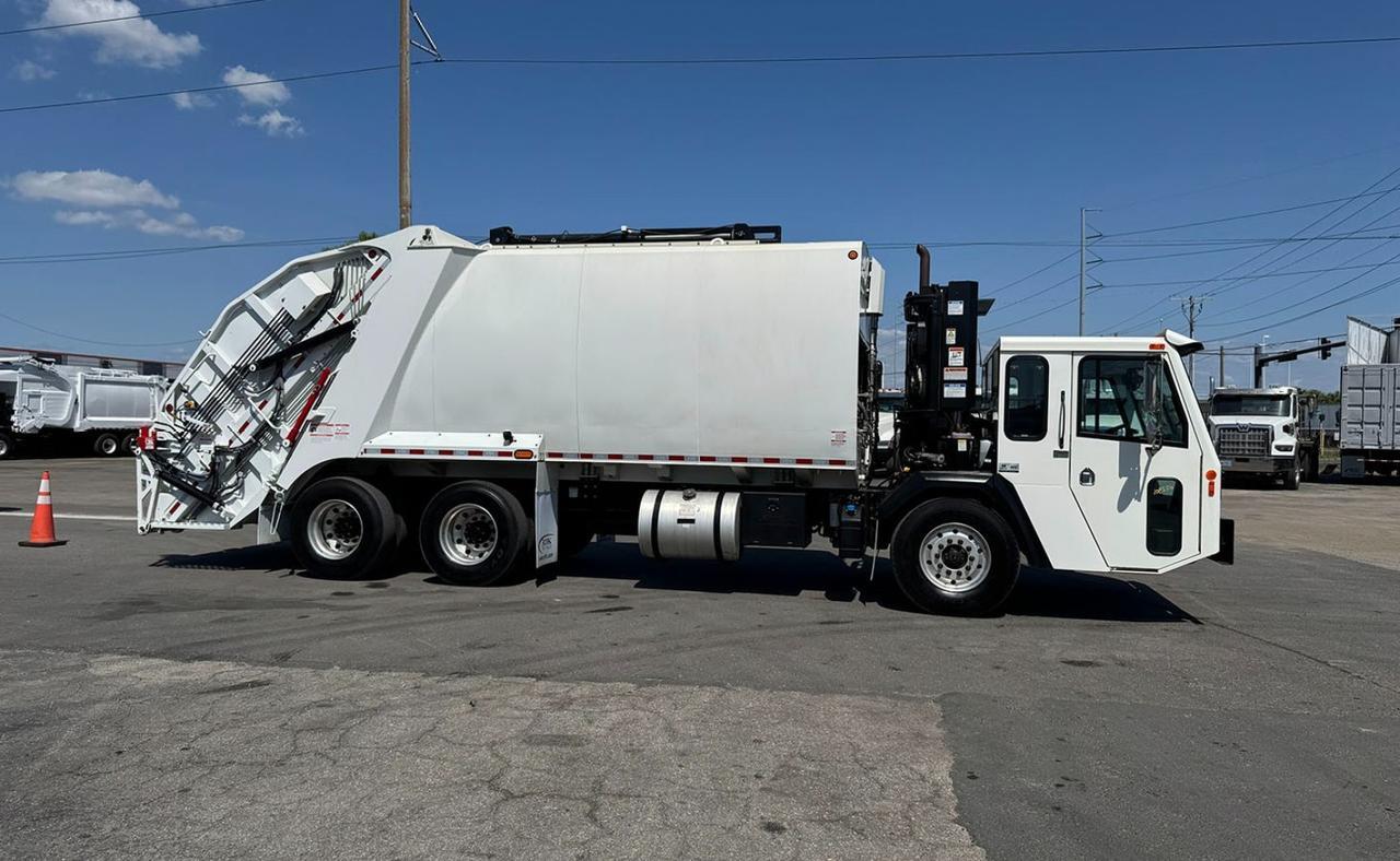 2024 Battle Motors LET2 28yd Pac Tech Rear Loader Garbage Truck