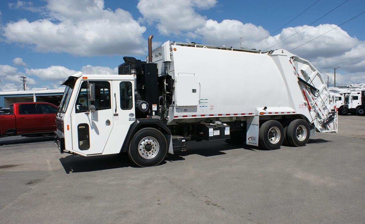 2024 Battle Motors LET2 28yd Pac Tech Rear Loader Garbage Truck Tampa FL