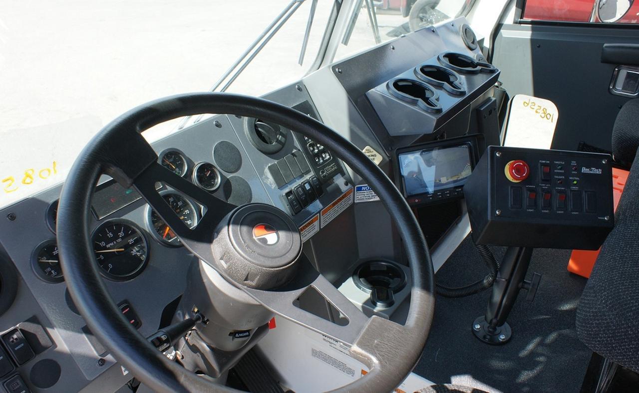 2024 Battle Motors LET2 28yd Pac Tech Rear Loader Garbage Truck Tampa FL