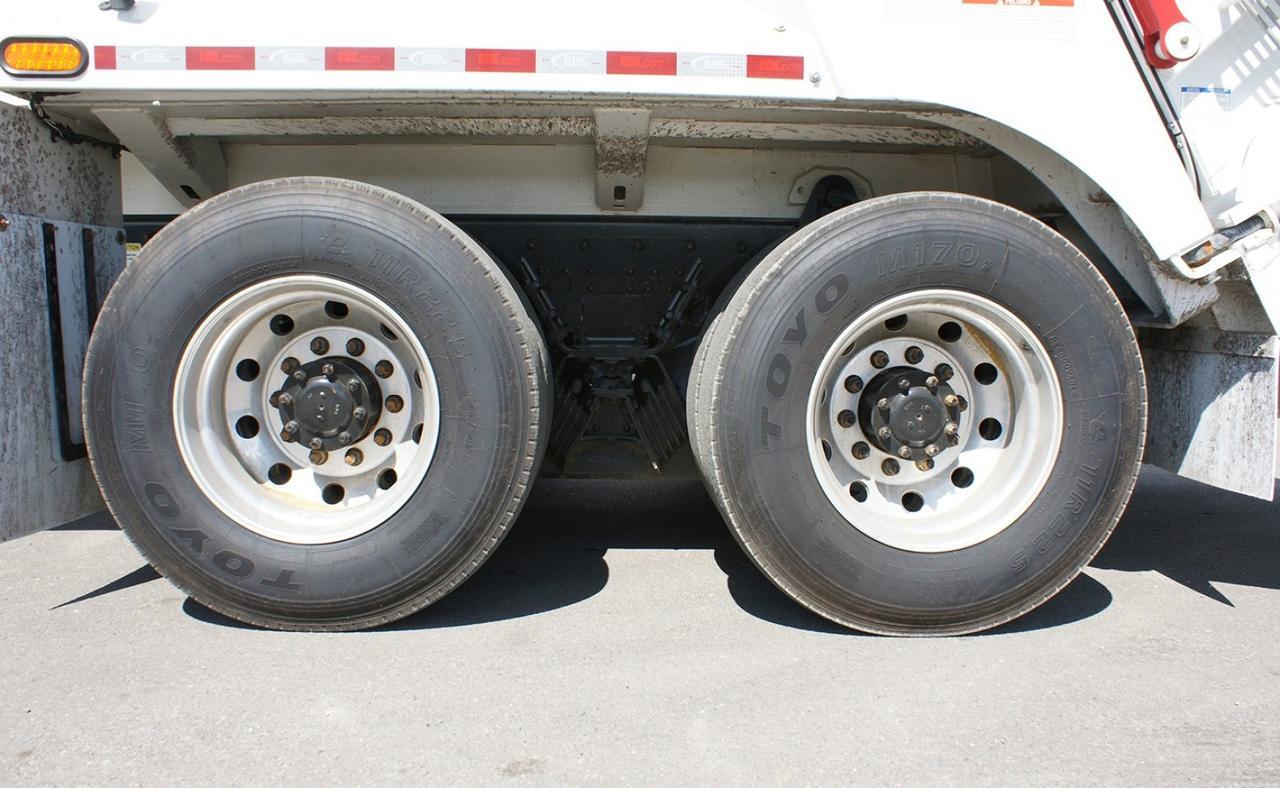 2024 Battle Motors LET2 28yd Pac Tech Rear Loader Garbage Truck Tampa FL