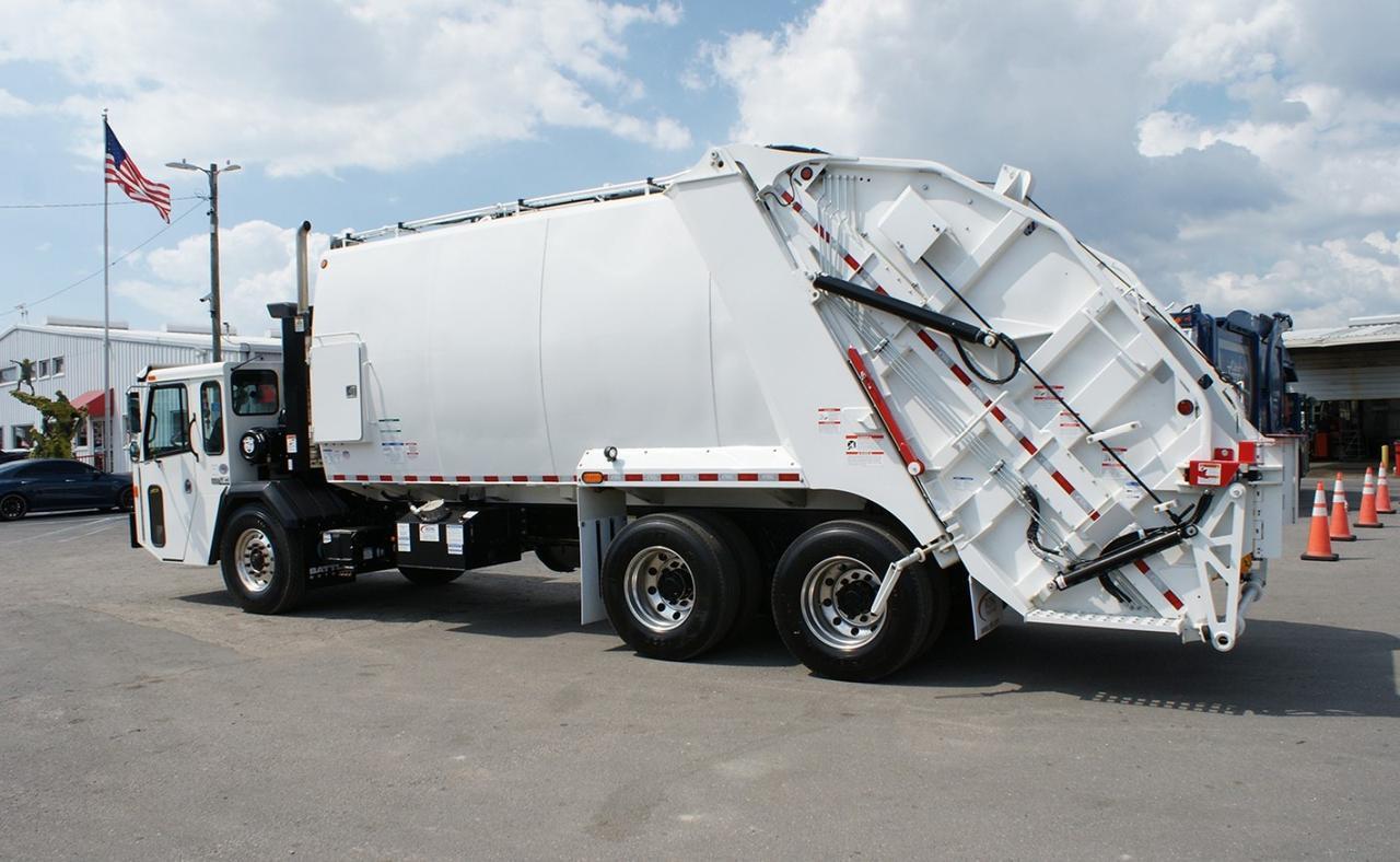 2024 Battle Motors LET2 28yd Pac Tech Rear Loader Garbage Truck