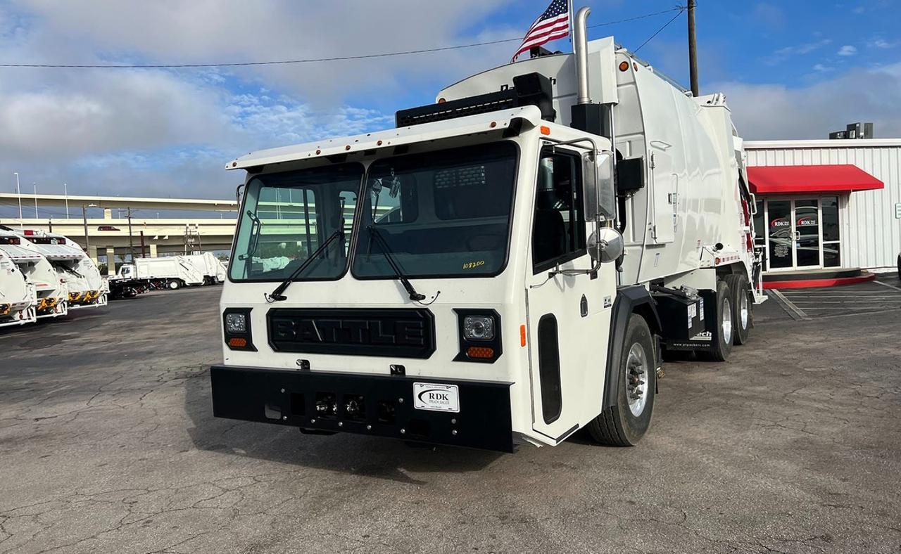 2024 Battle Motors LET2 28yd Pac Tech Rear Loader Garbage Truck Tampa FL