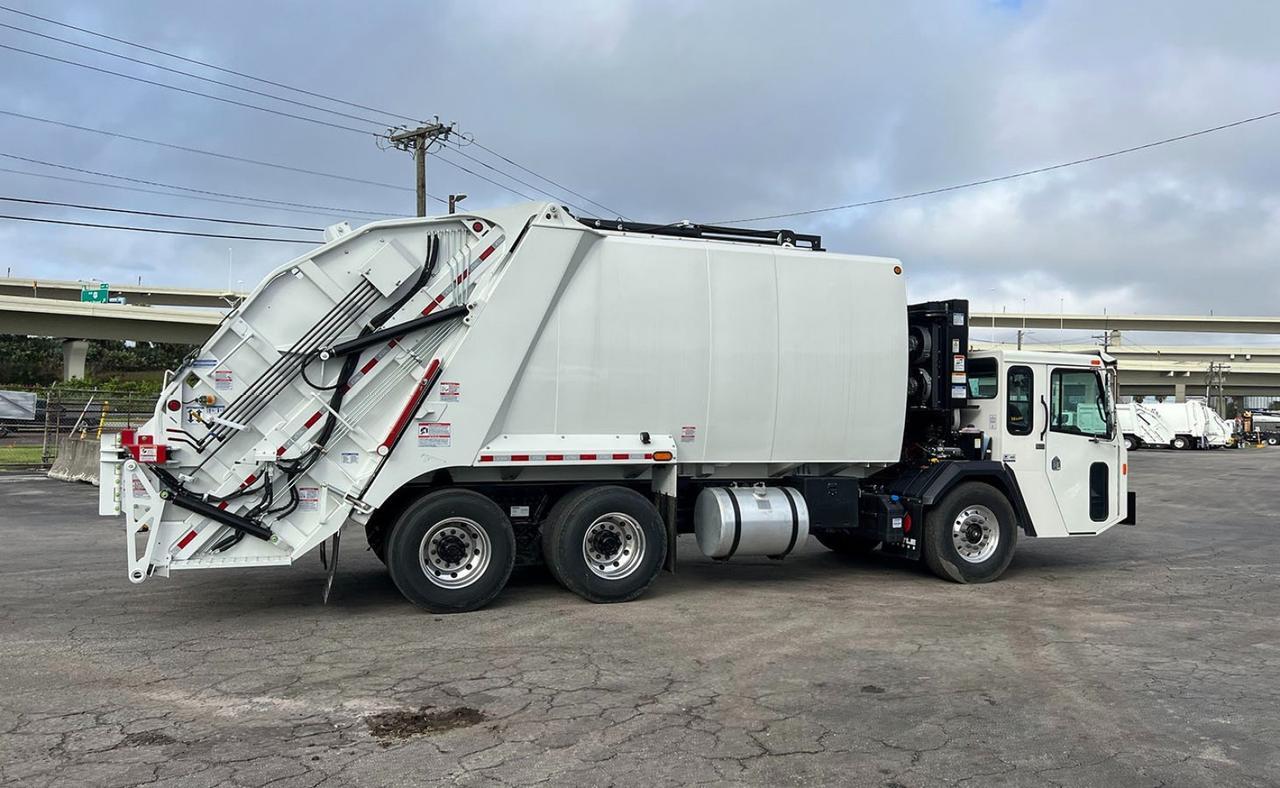 2024 Battle Motors LET2 28yd Pac Tech Rear Loader Garbage Truck Tampa FL