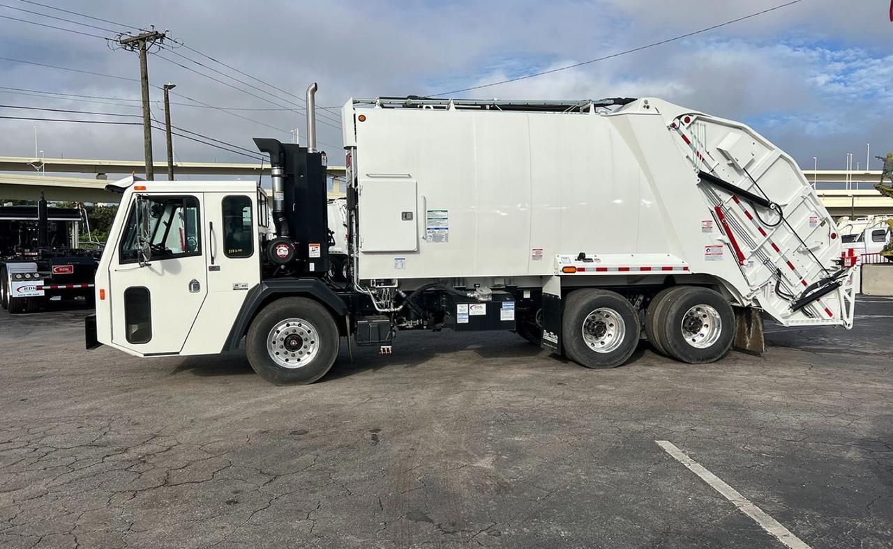 2024 Battle Motors LET2 28yd Pac Tech Rear Loader Garbage Truck Tampa FL