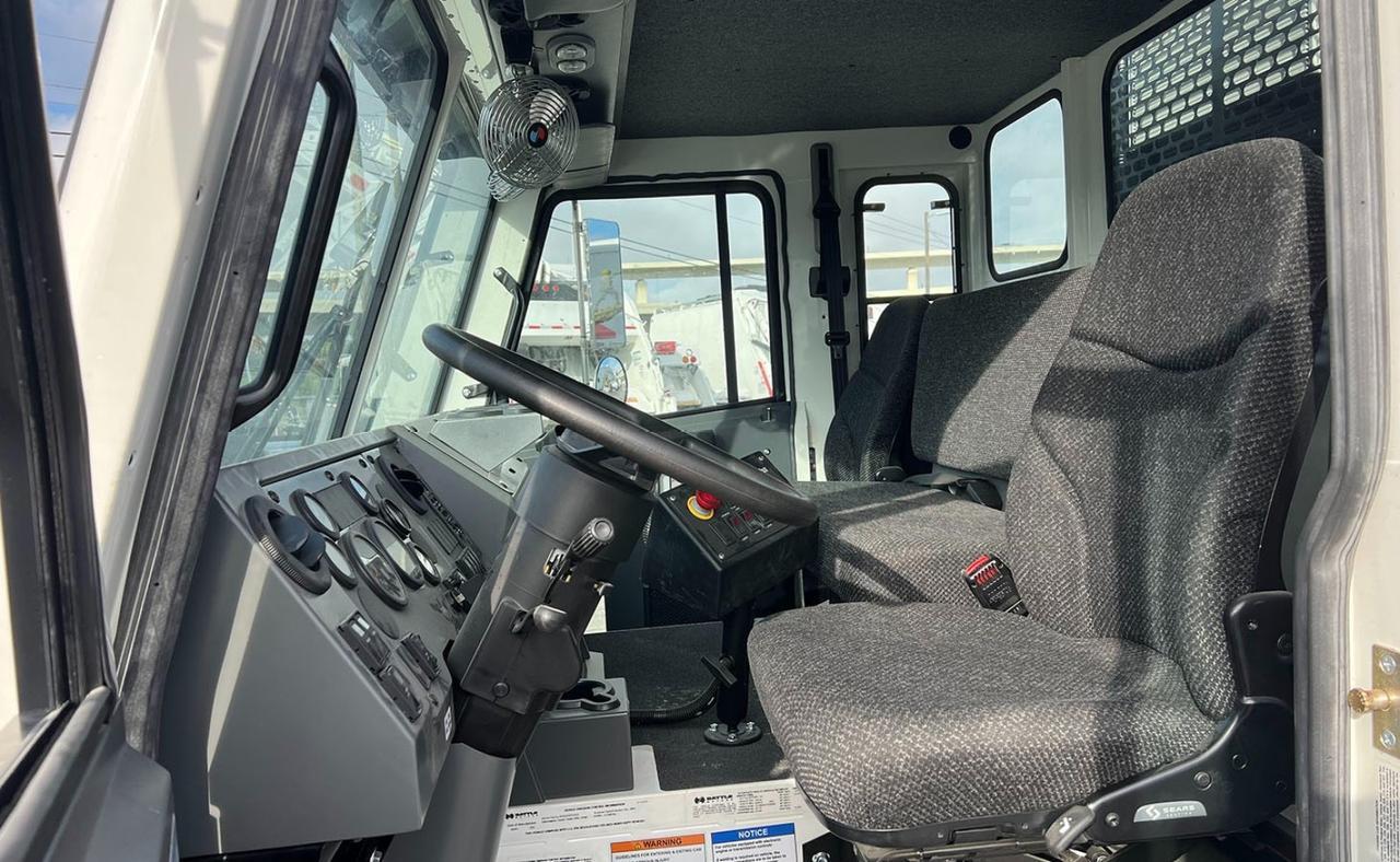 2024 Battle Motors LET2 28yd Pac Tech Rear Loader Garbage Truck Tampa FL