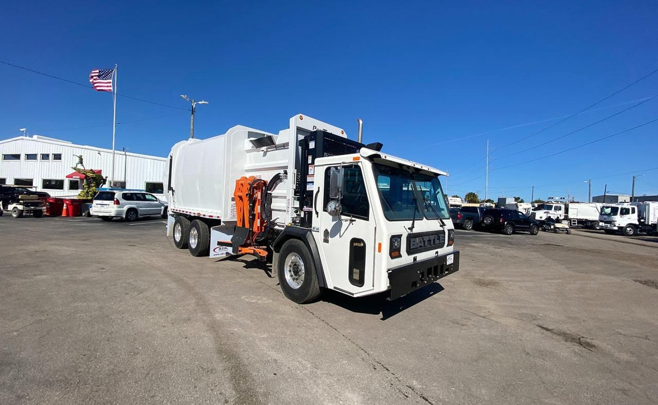 2024 Battle Motors LET2 31 Yard Pac Tech Side Loader Garbage Truck