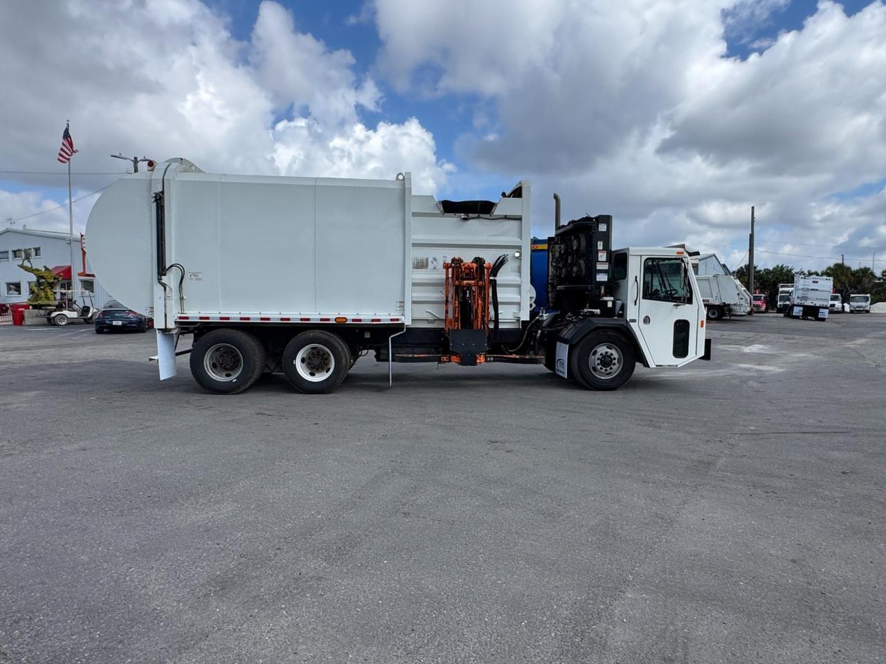 2024 Battle Motors LET2 31 yard Pac-Tech Side Loader Garbage Truck Tampa FL