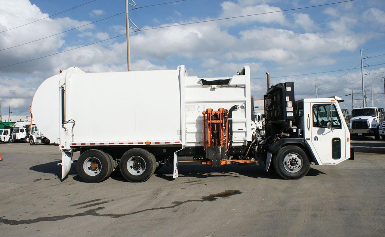 2024 Battle Motors LET2 31 yard Pac Tech Side Loader Garbage Truck Tampa FL