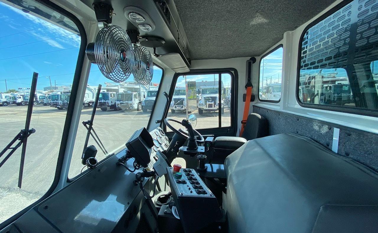 2024 Battle Motors LET2 31 yard Pac Tech Side Loader Garbage Truck Tampa FL