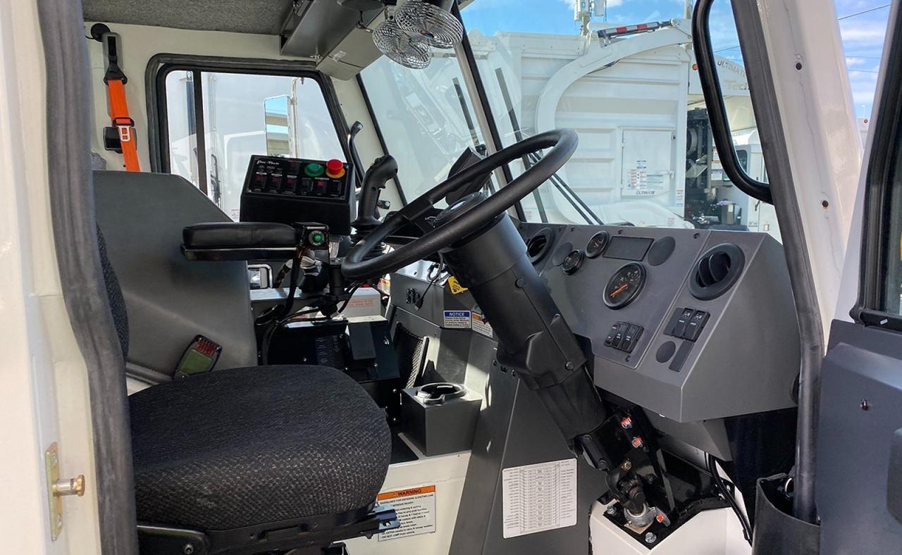 2024 Battle Motors LET2 31 yard Pac Tech Side Loader Garbage Truck Tampa FL