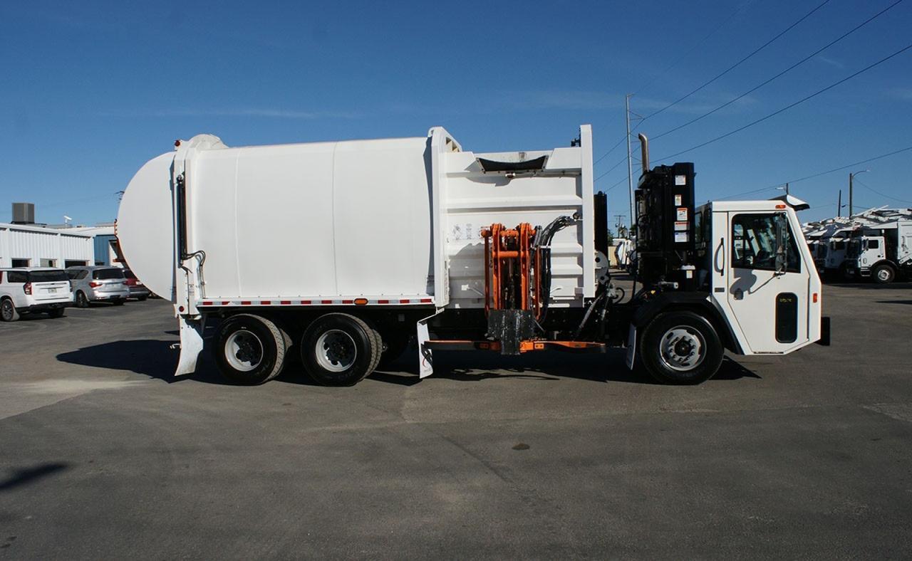 2024 Battle Motors LET2 31 yd Pac Tech Side Loader Garbage Truck Tampa FL