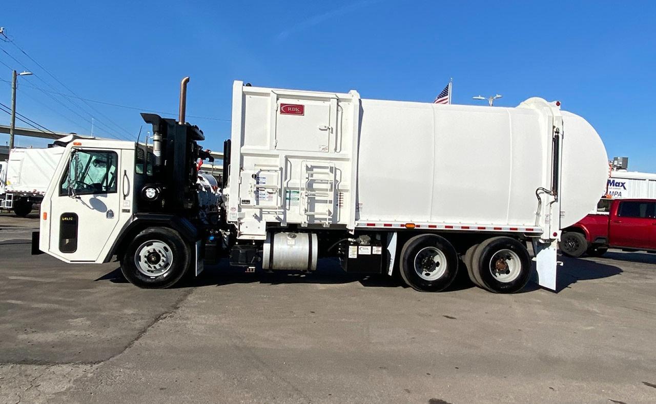 2024 Battle Motors LET2 31 yd Pac Tech Side Loader Garbage Truck Tampa FL