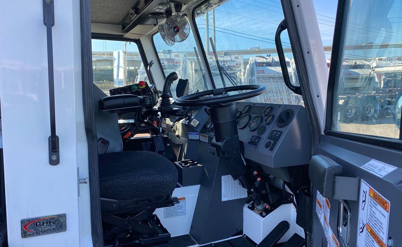 2024 Battle Motors LET2 31 yd Pac Tech Side Loader Garbage Truck Tampa FL