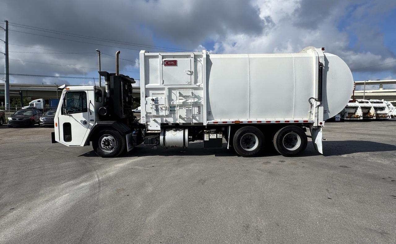 2024 Battle Motors LET2 31 yd Pac Tech Side Loader Garbage Truck Tampa FL