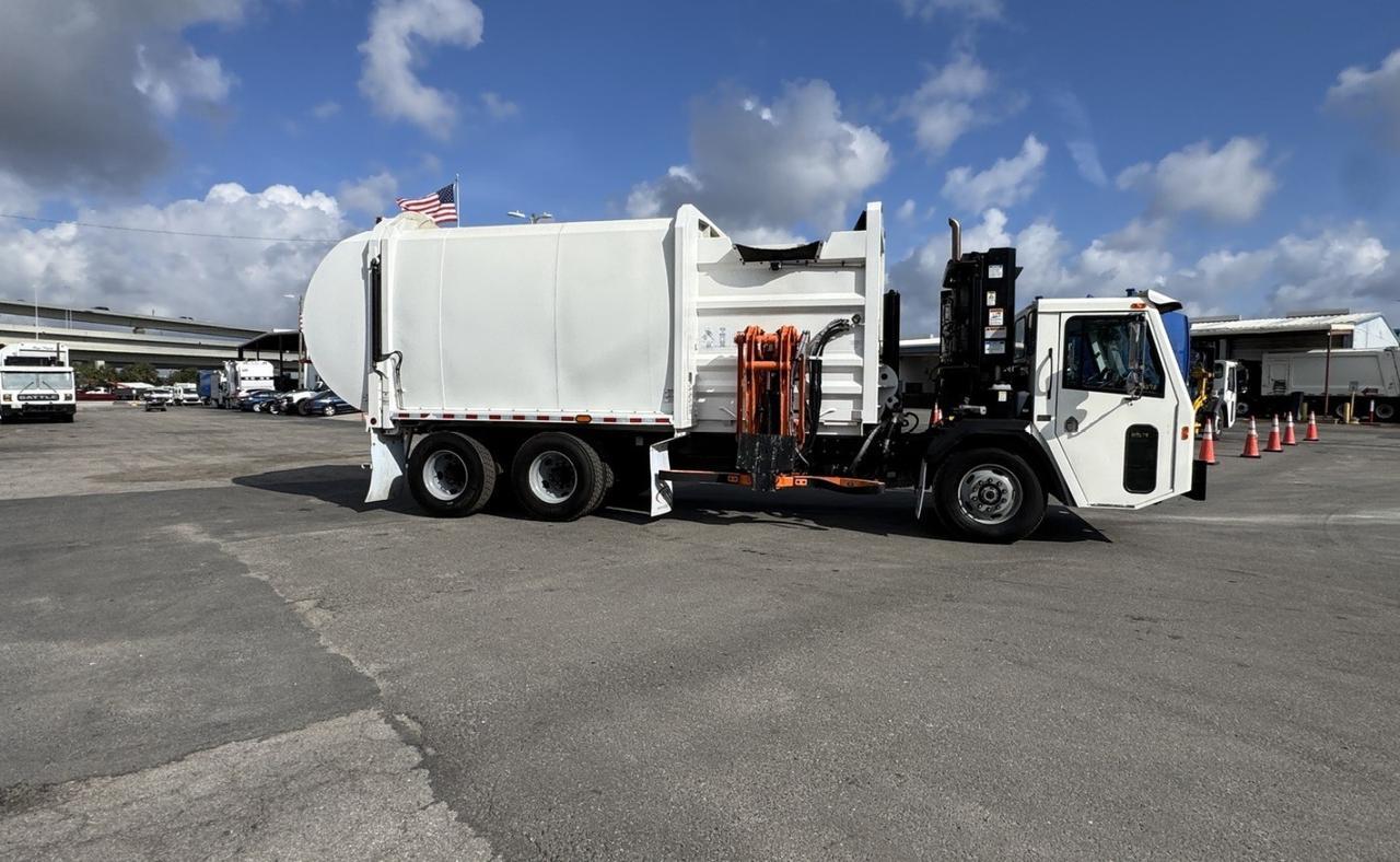 2024 Battle Motors LET2 31 yd Pac Tech Side Loader Garbage Truck Tampa FL