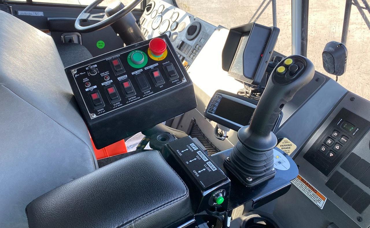 2024 Battle Motors LET2 31 yd Pac Tech Side Loader Garbage Truck Tampa FL