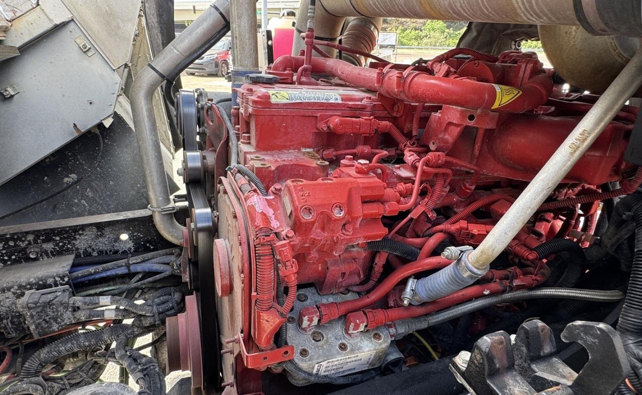 2024 Battle Motors LET2 31 yd Pac Tech Side Loader Garbage Truck Tampa FL