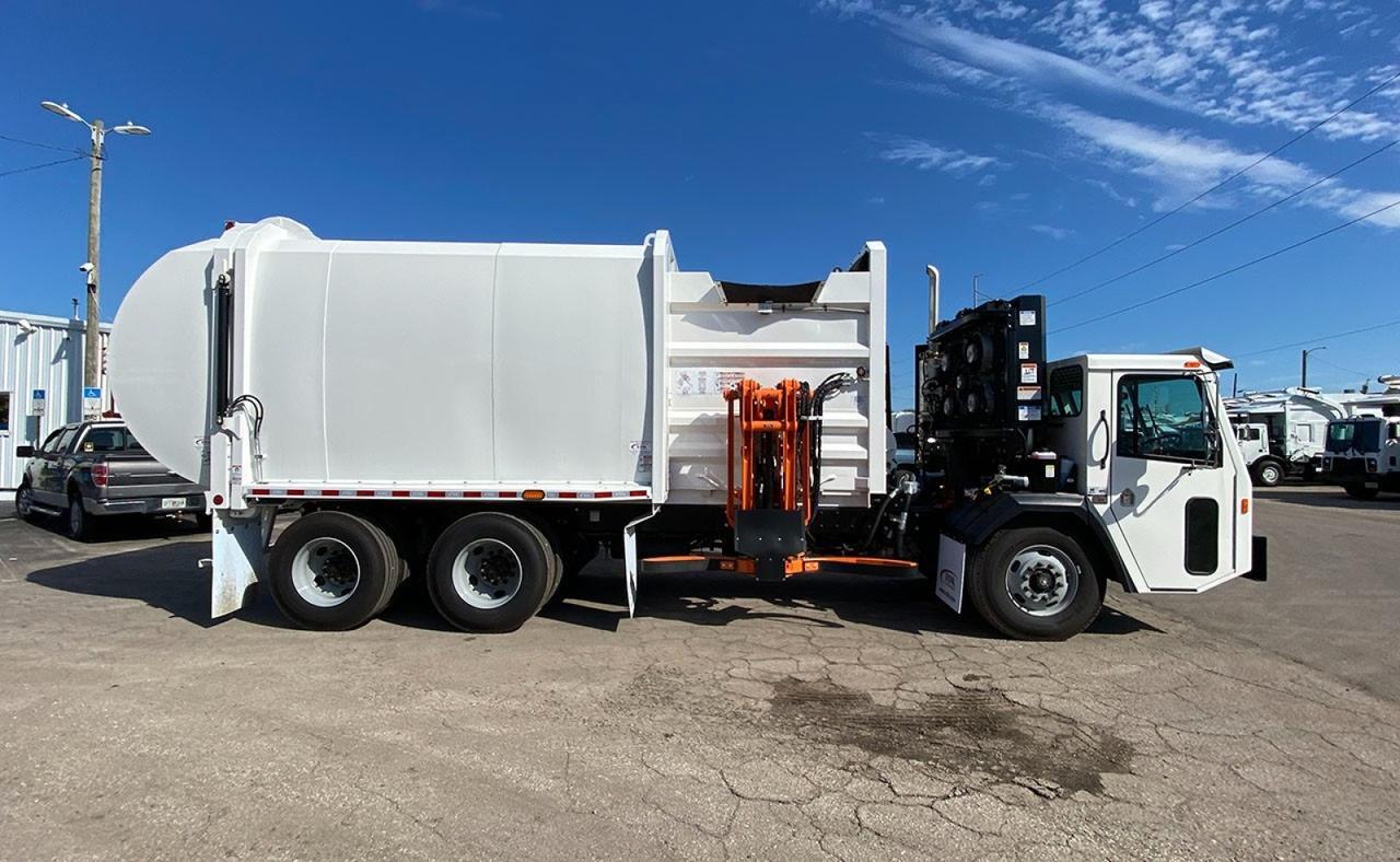 2024 Battle Motors LET2 31 yd Pac-Tech Side Loader Garbage Truck