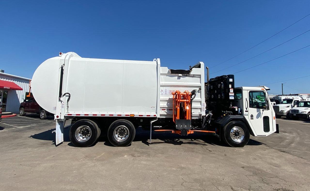 2024 Battle Motors LET2 31yd Pac Tech Side Loader Garbage Truck Tampa FL
