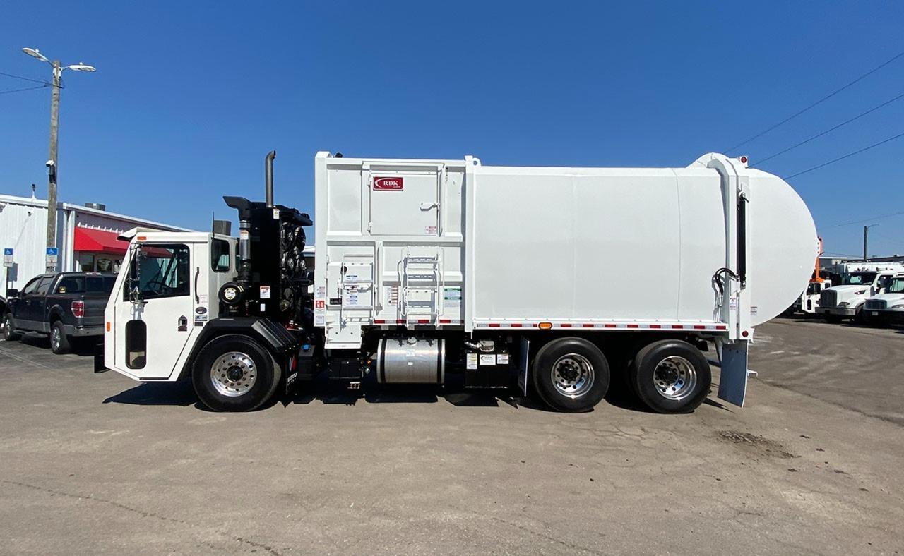 2024 Battle Motors LET2 31yd Pac Tech Side Loader Garbage Truck Tampa FL