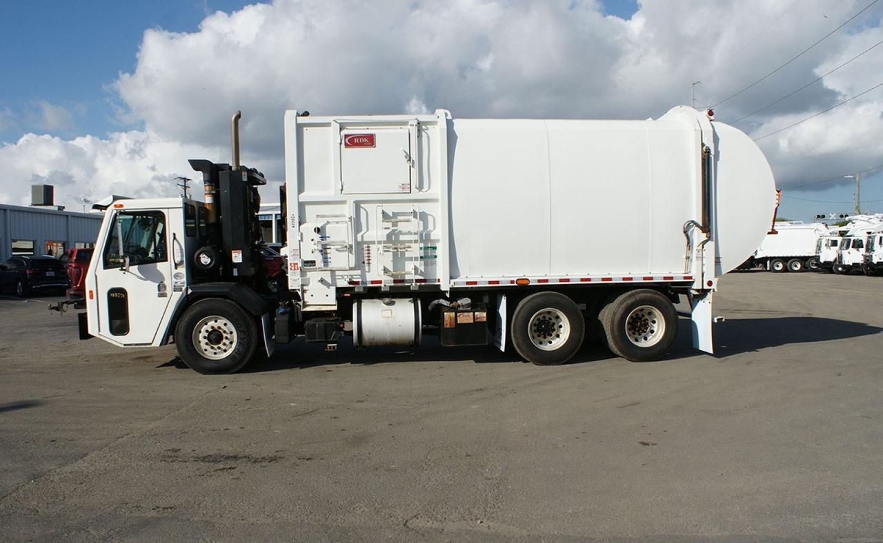 2024 Battle Motors LET2 31yd Pac Tech Side Loader Garbage Truck Tampa FL
