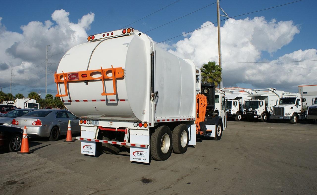 2024 Battle Motors LET2 31yd Pac Tech Side Loader Garbage Truck Tampa FL