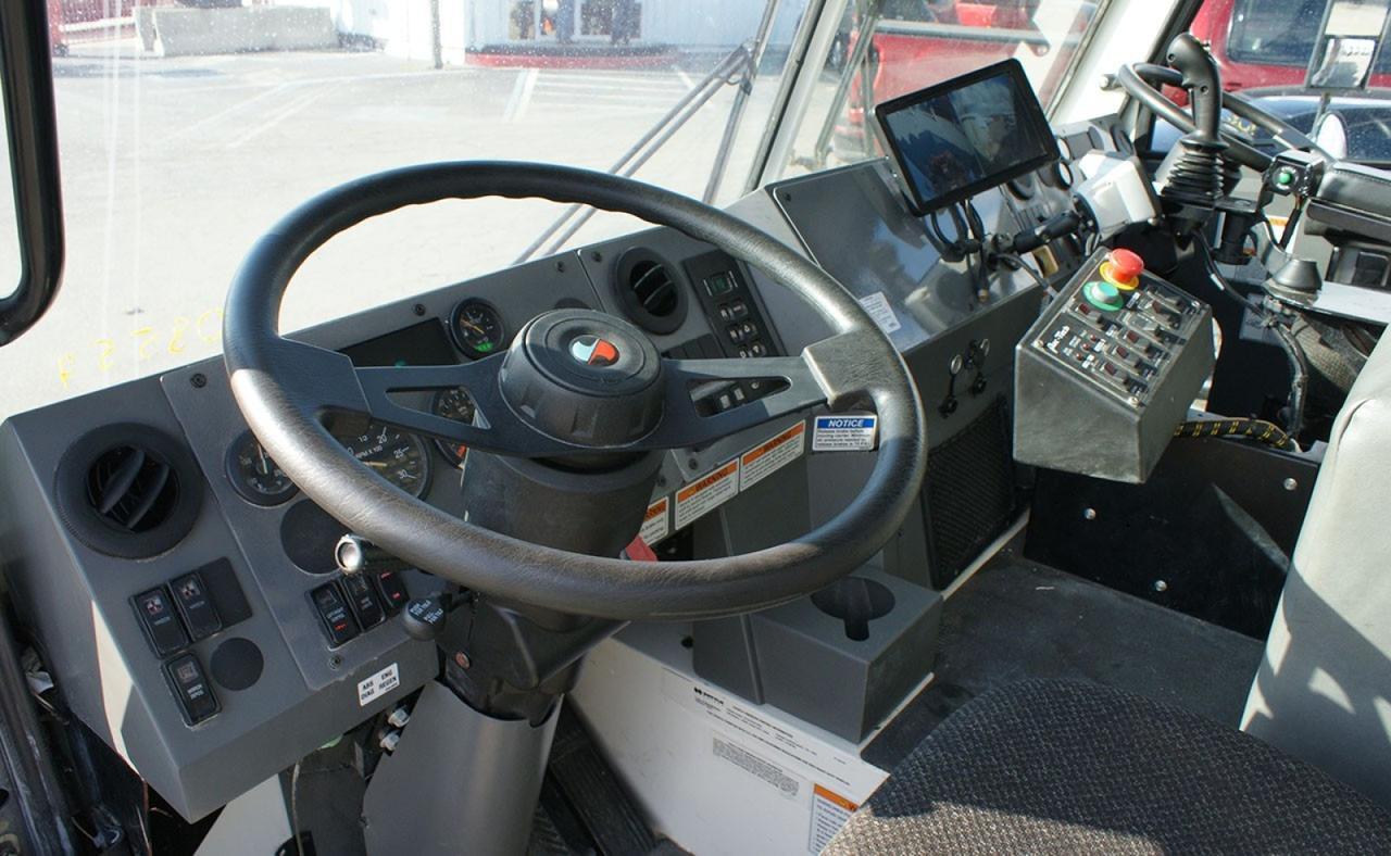 2024 Battle Motors LET2 31yd Pac Tech Side Loader Garbage Truck Tampa FL