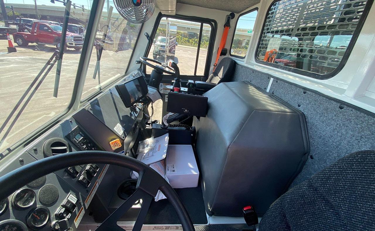 2024 Battle Motors LET2 31yd Pac Tech Side Loader Garbage Truck Tampa FL