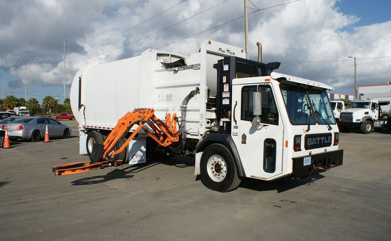 2024 Battle Motors LET2 31yd Pac Tech Side Loader Garbage Truck
