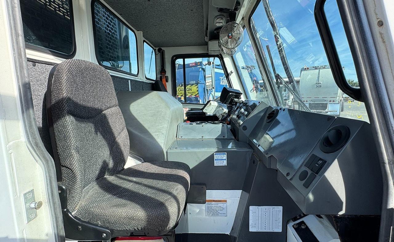 2024 Battle Motors LET2 40 Yard Pac Tech Ultimate Front Loader Garbage Truck Tampa FL