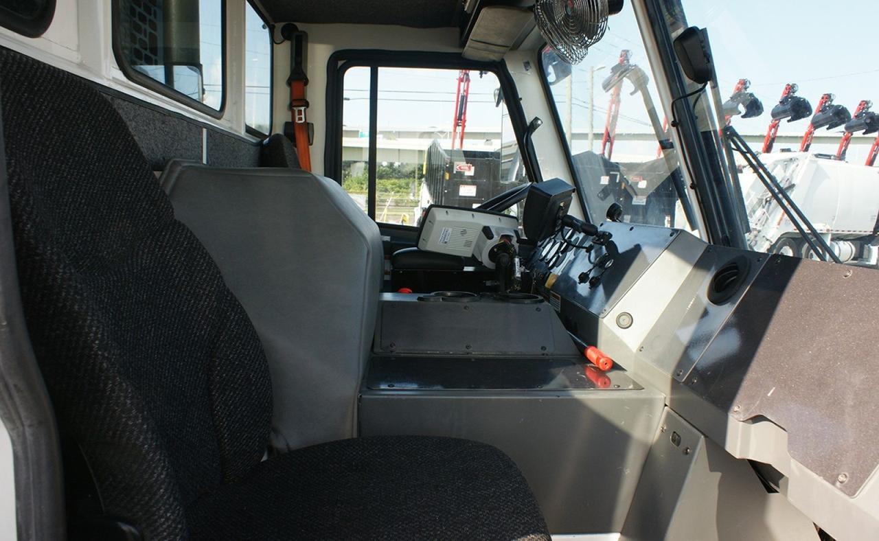 2024 Battle Motors LET2 40yd Pac Tech Front Loader Garbage Truck Tampa FL
