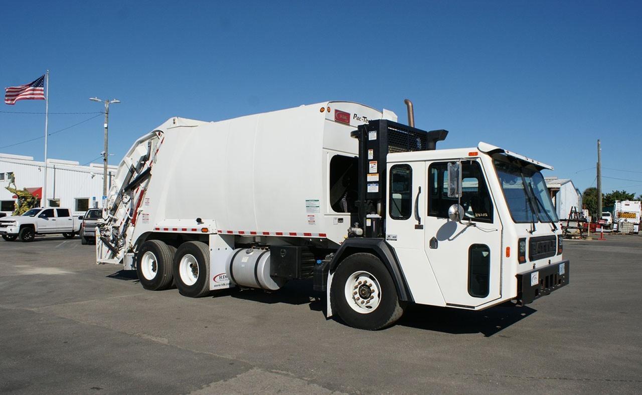 2024 Battle Motors LET2-46 25 yd Pac-Tech Rear Loader Garbage Truck