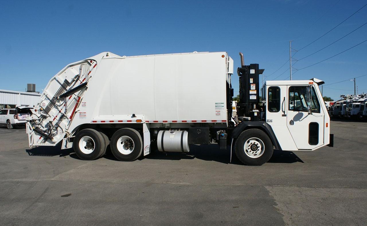 2024 Battle Motors LET2-46 25 yd Pac-Tech Rear Loader Garbage Truck
