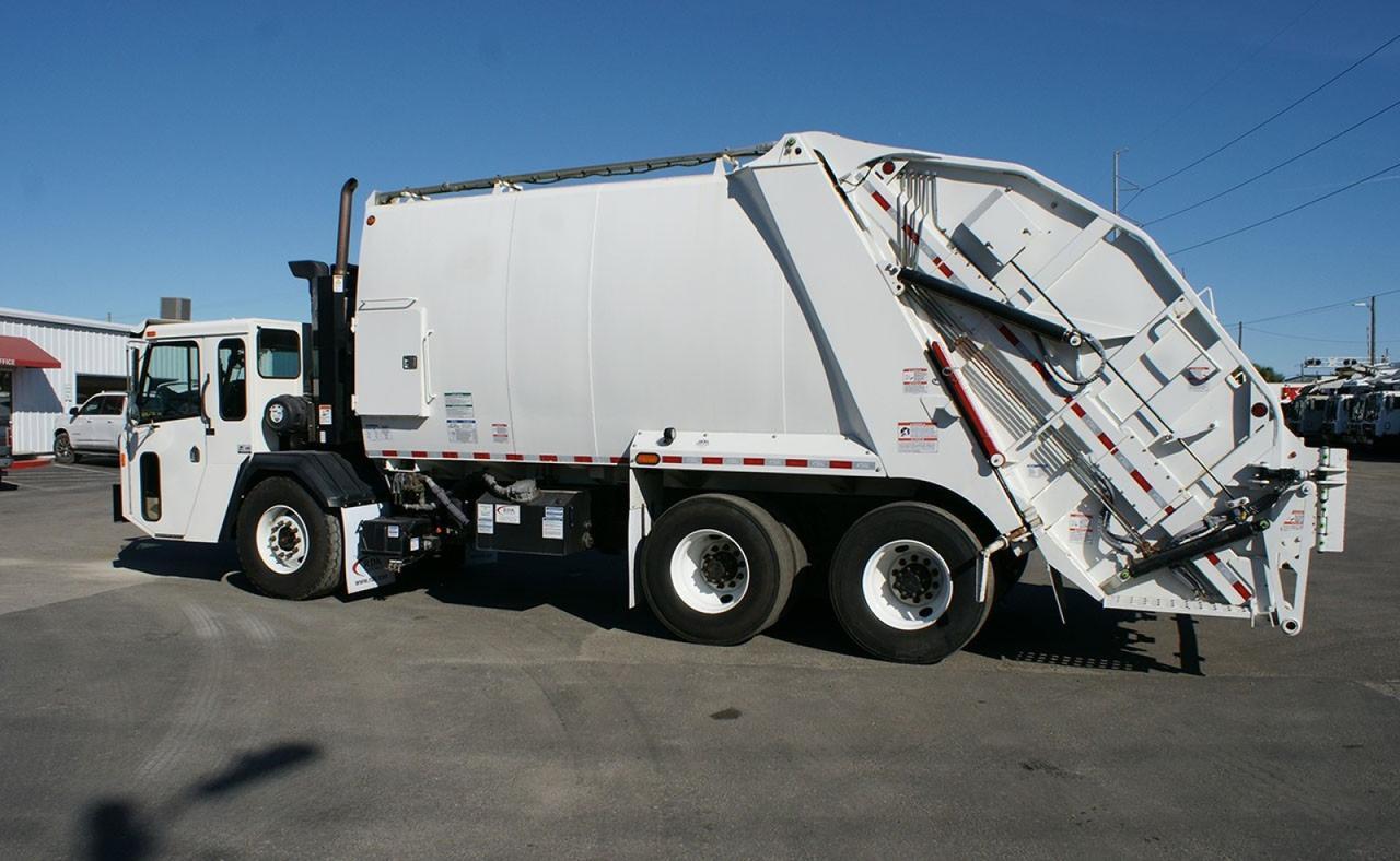 2024 Battle Motors LET2-46 25 yd Pac-Tech Rear Loader Garbage Truck Tampa FL