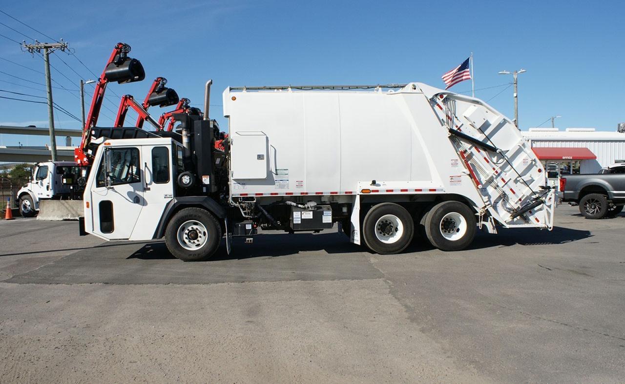 2024 Battle Motors LET2-46 25 yd Pac-Tech Rear Loader Garbage Truck Tampa FL