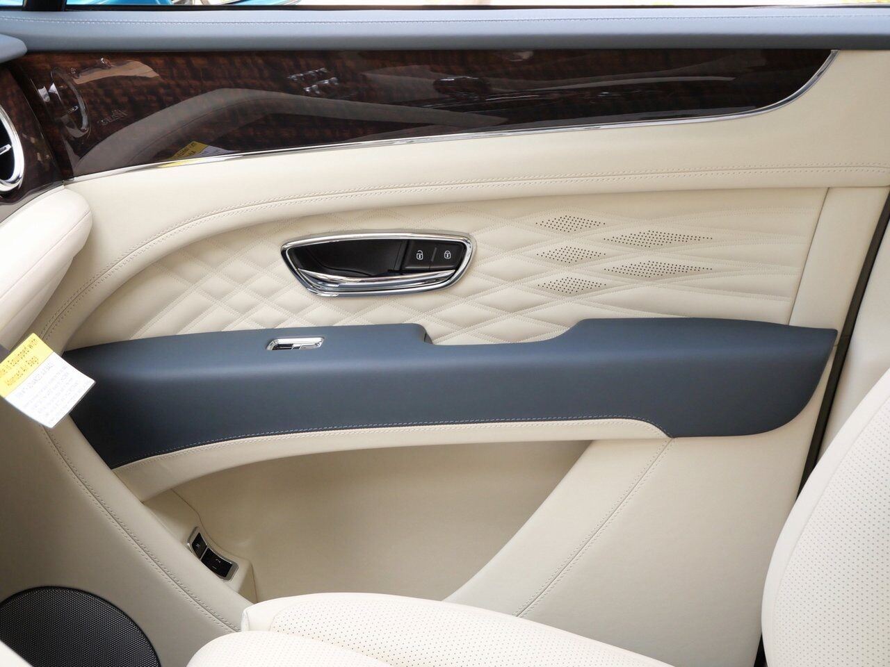 2024 Bentley Bentayga Azure Azure Lawrence KS