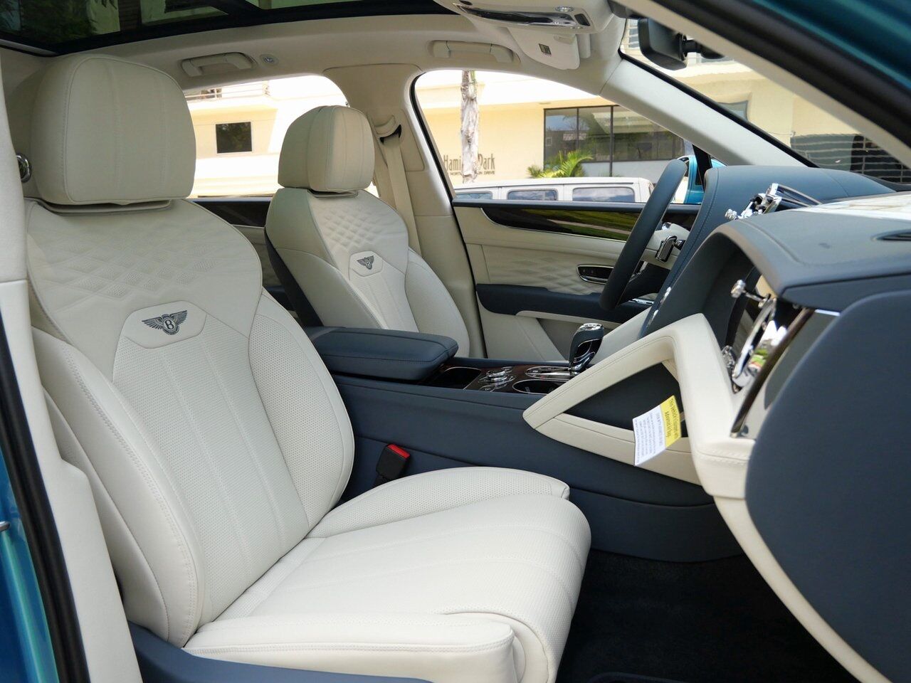 2024 Bentley Bentayga Azure Azure Lawrence KS