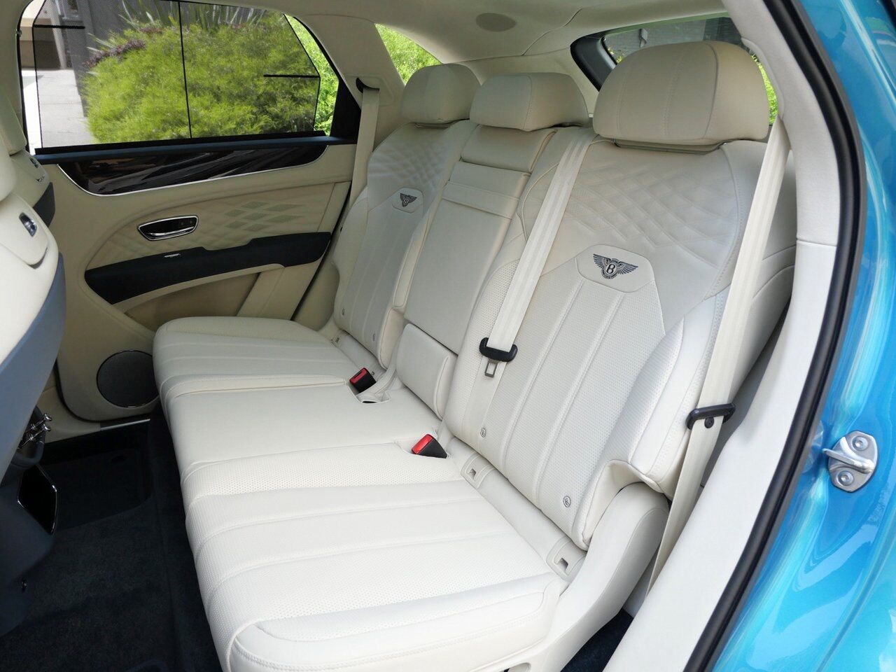 2024 Bentley Bentayga Azure Azure Lawrence KS