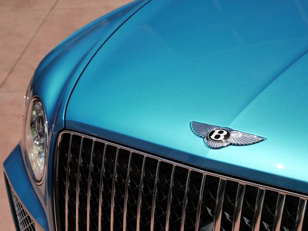 2024 Bentley Bentayga Azure Azure Lawrence KS