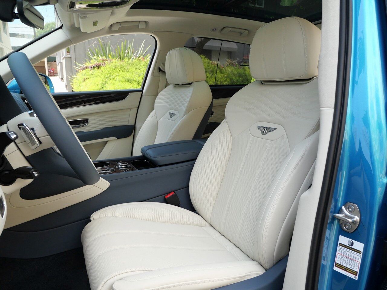 2024 Bentley Bentayga Azure Azure Lawrence KS