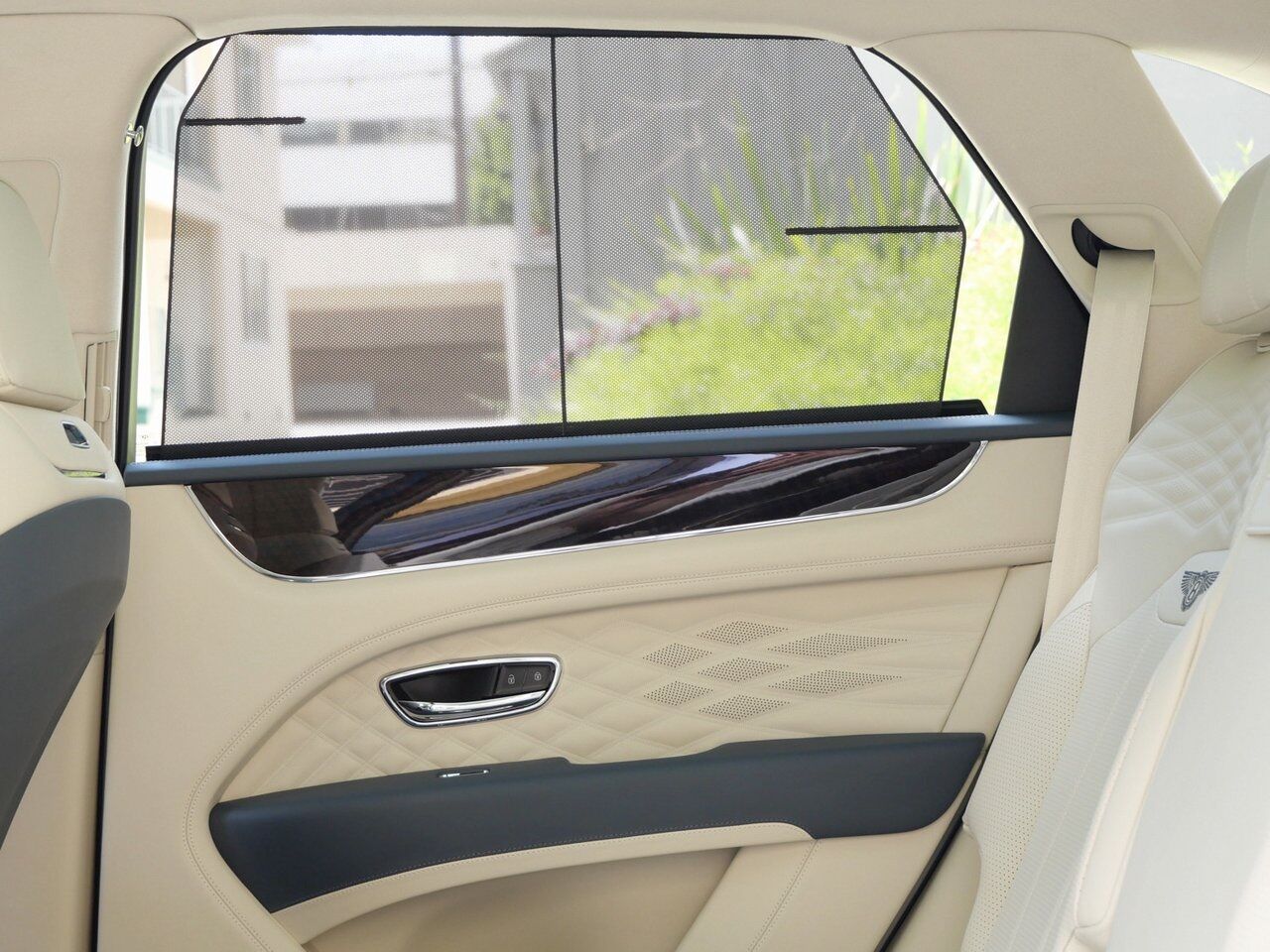 2024 Bentley Bentayga Azure Azure Lawrence KS