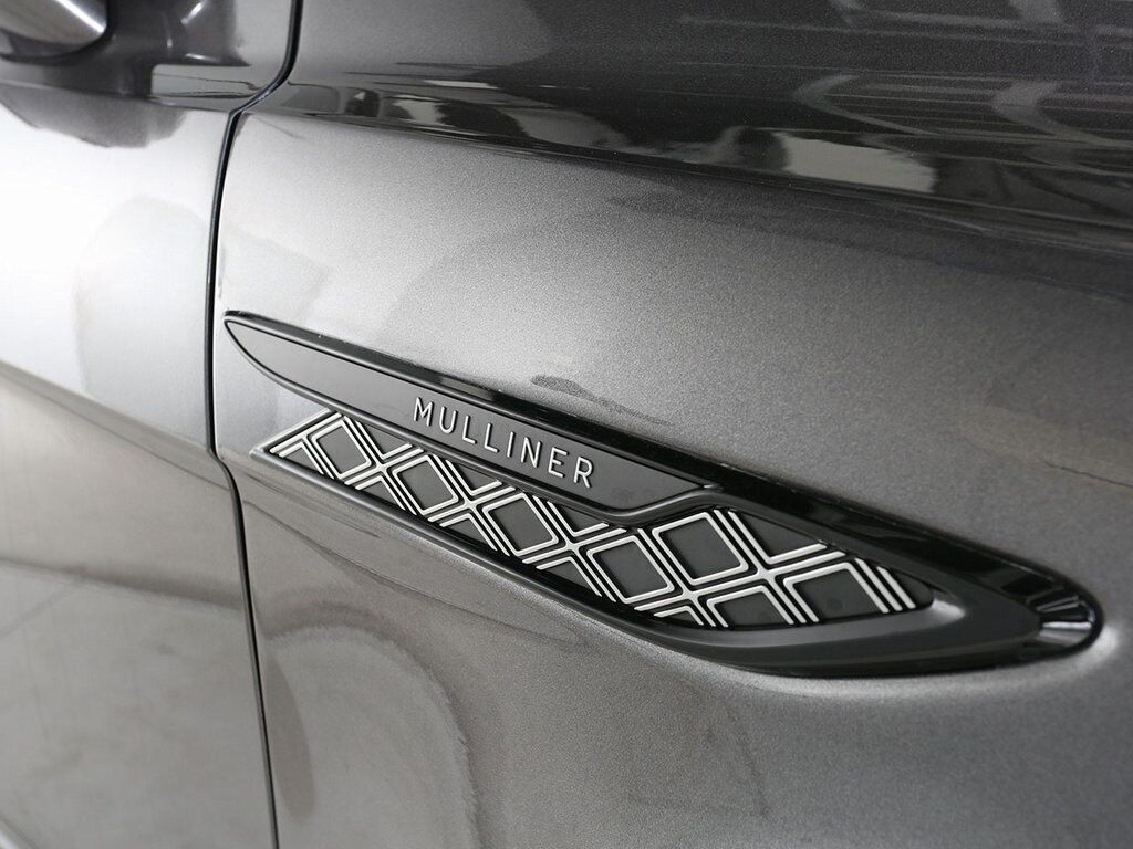 2024 Bentley Bentayga EWB Mulliner V8 photo 14