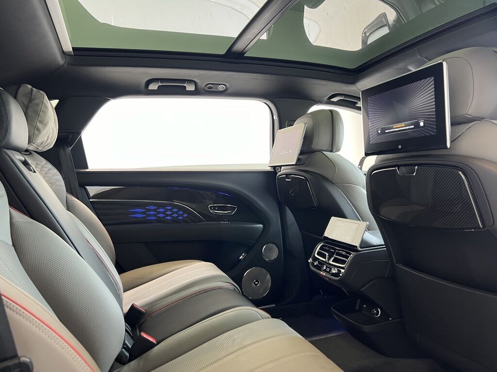 2024 Bentley Bentayga EWB Mulliner V8 photo 25