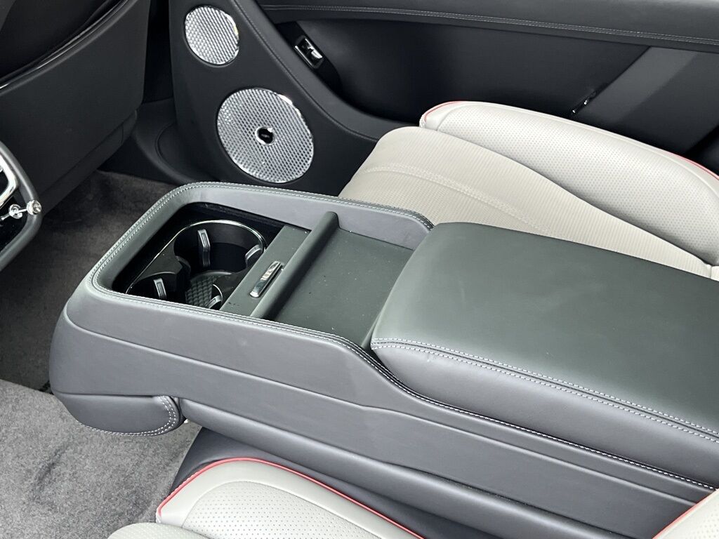 2024 Bentley Bentayga EWB Mulliner V8 photo 21