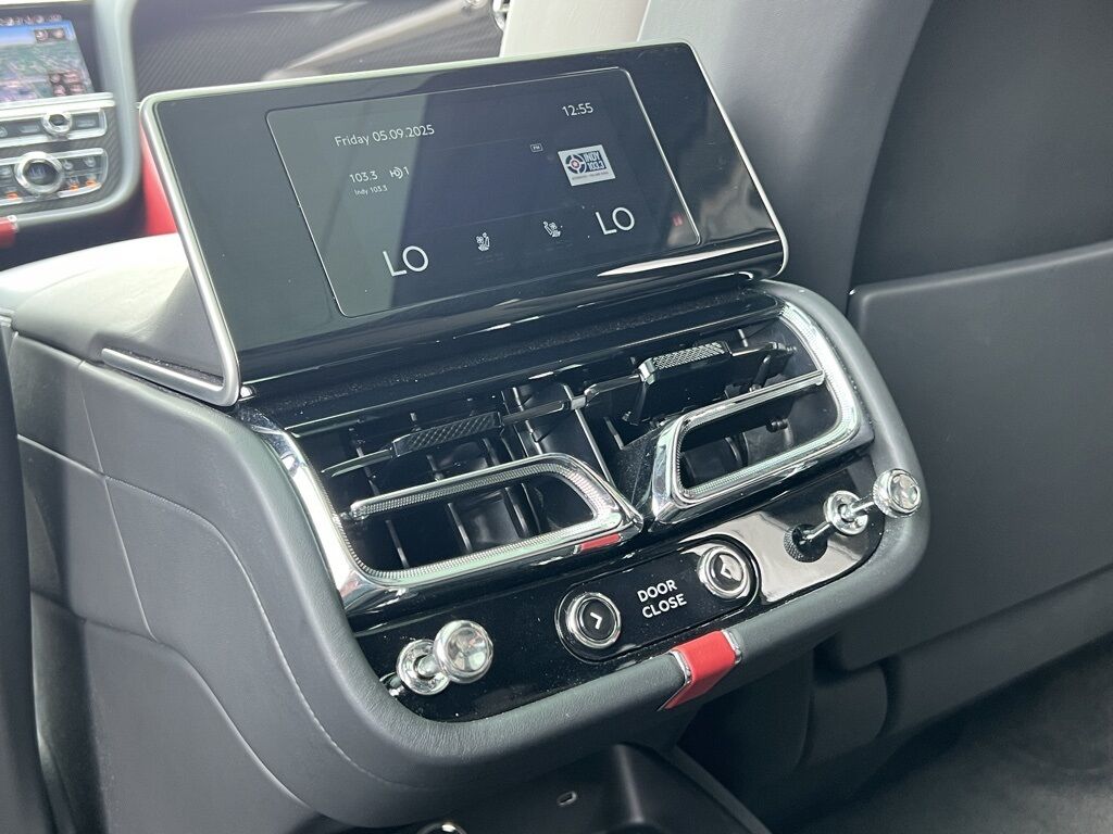 2024 Bentley Bentayga EWB Mulliner V8 photo 20